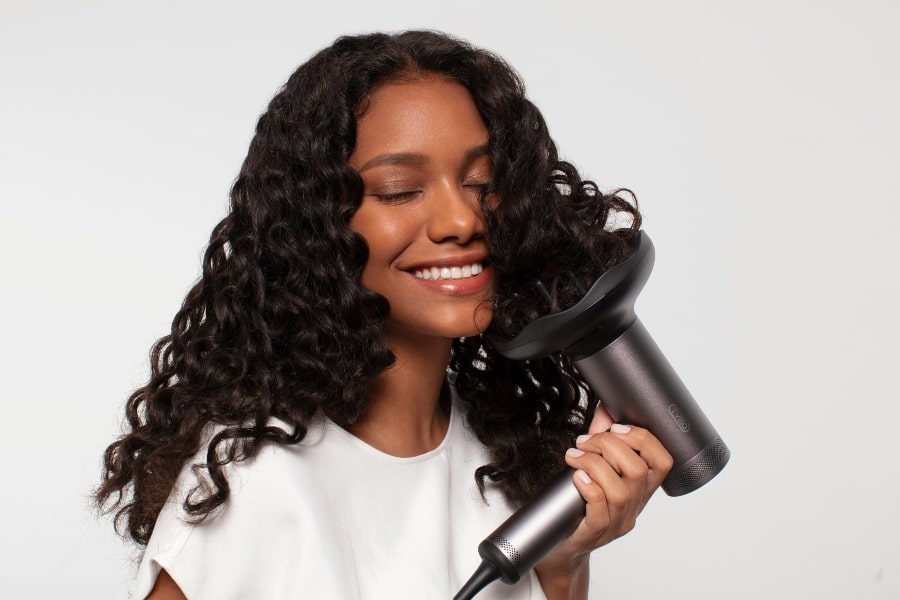 Diffuse hair with attachment